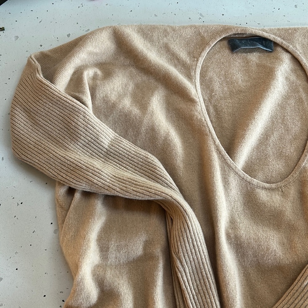 Velvet by Graham & Spencer 100% cashmere scoopneck sweater